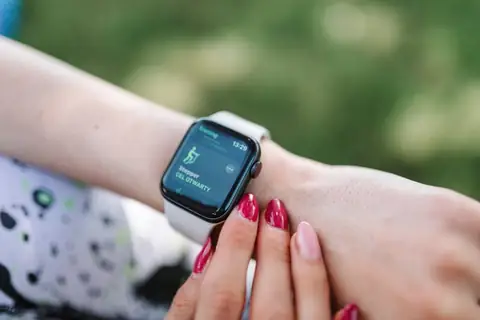The Pros & Cons of Health Tracking Devices